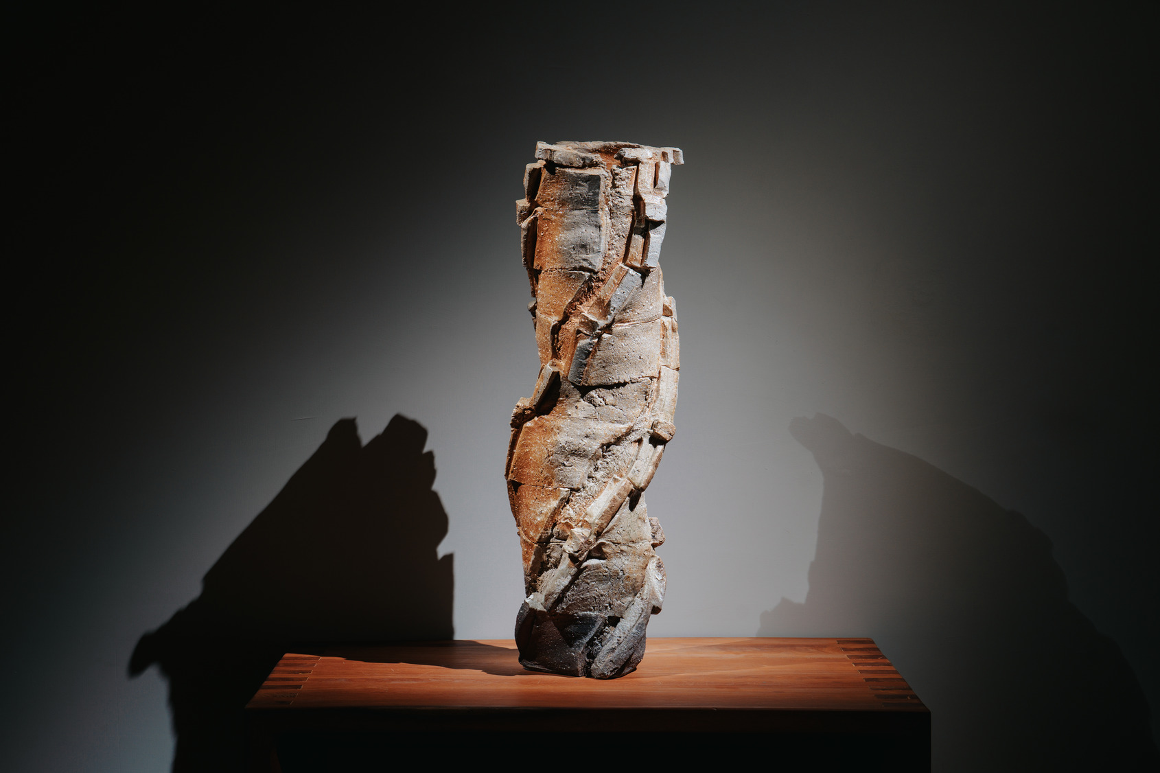 《塵與金》展場照｜金馬賓館當代美術館 1F｜© ALIEN Art Centre 